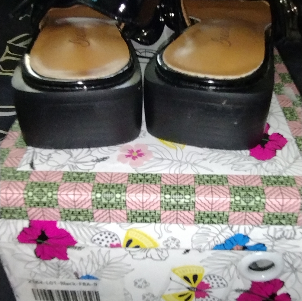 Chic Black Buckled Flats for Women - Picture 4 of 10